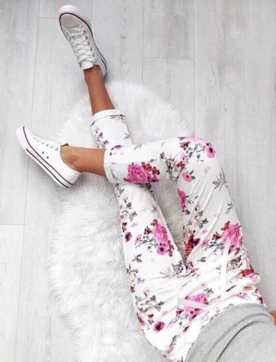 Бял панталон с розови флорални мотиви