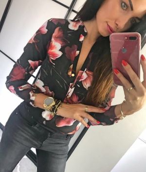 Блуза с лилии в черно