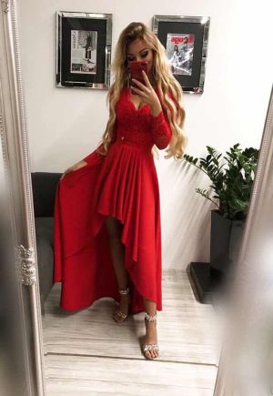 Неустоима дълга червена рокля с дантела